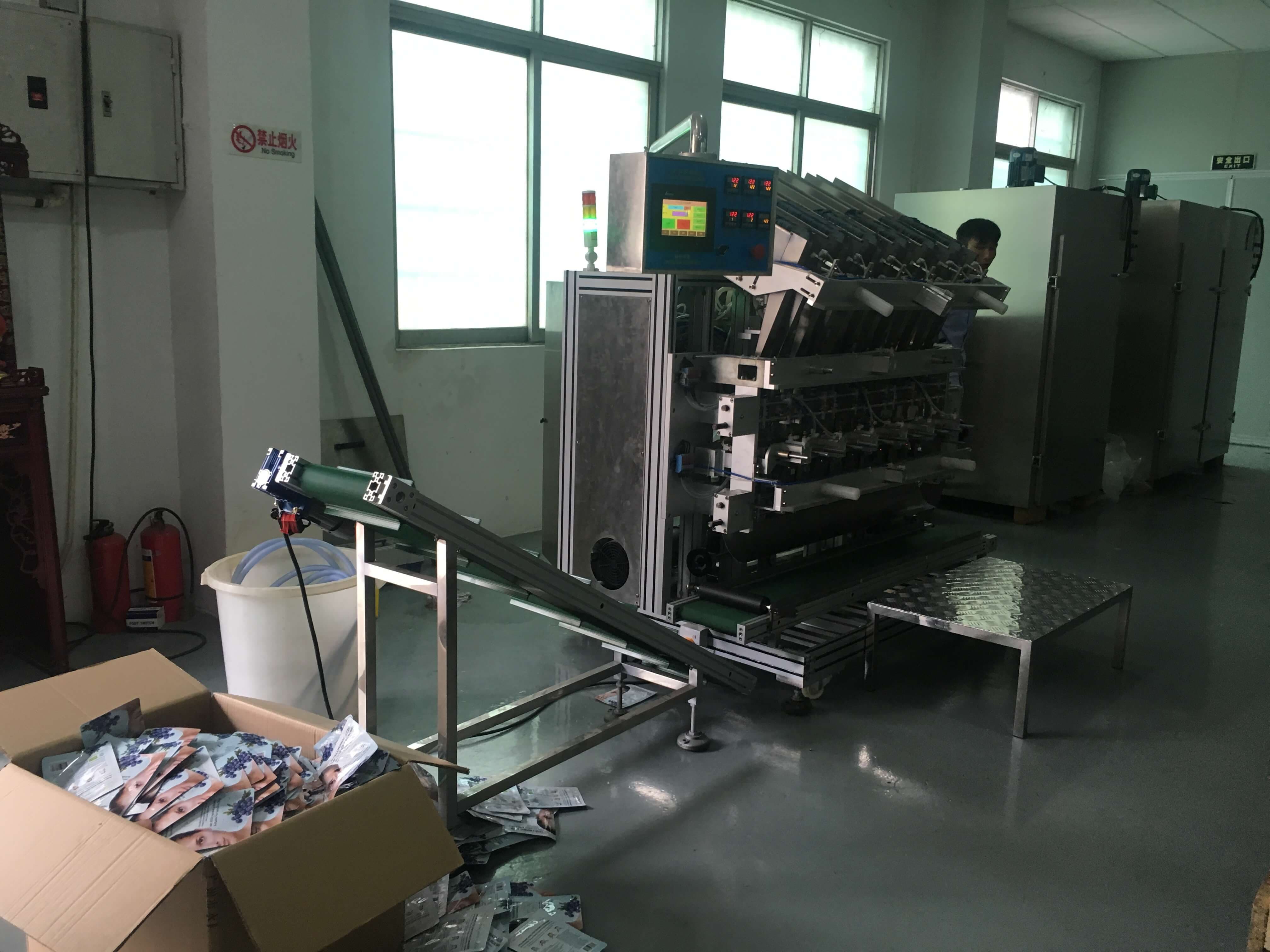 Automatic Facial mask filling packing machine in high speed